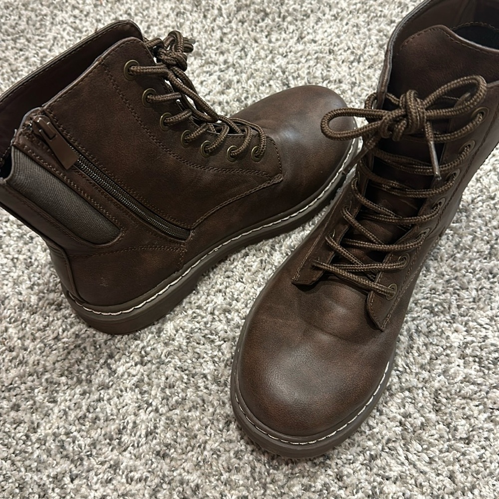 Women combat boots size 8W